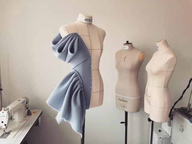 Draping Fabric on Dress Forms - Sculpting 3D silhouettes from fabric instead of patternmaking